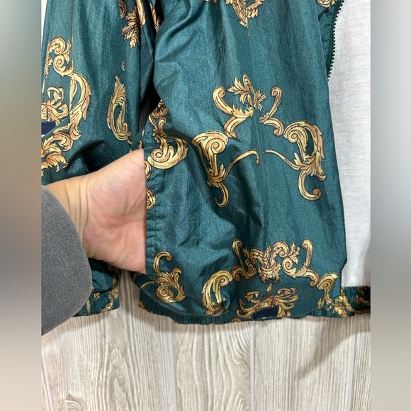 Vintage 80’s 90’s Slade Green and Gold Crest Print Nylon Windbreaker Size XL - Picture 12 of 13